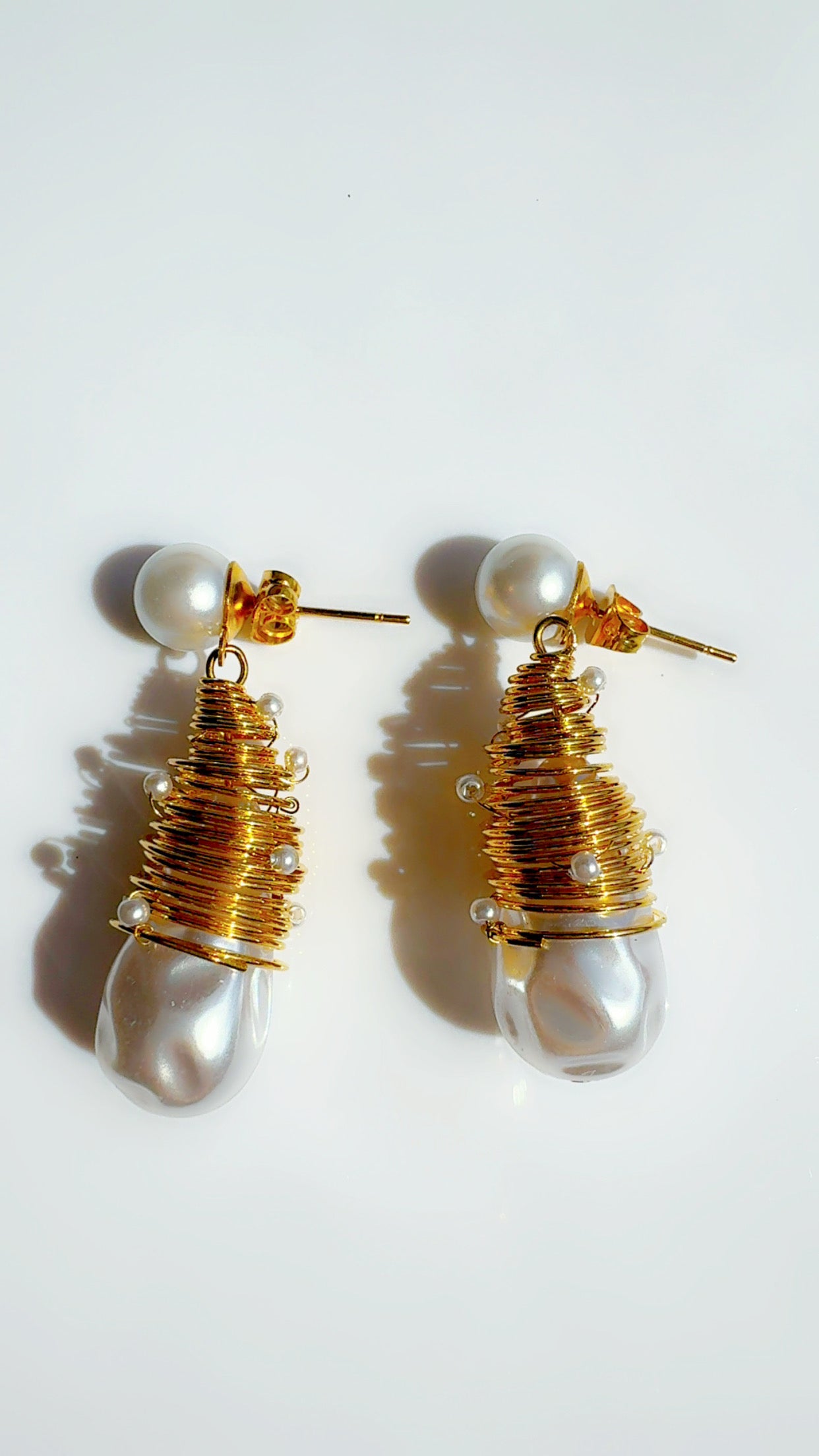 18k Gold Pearl Drop Ear Candy