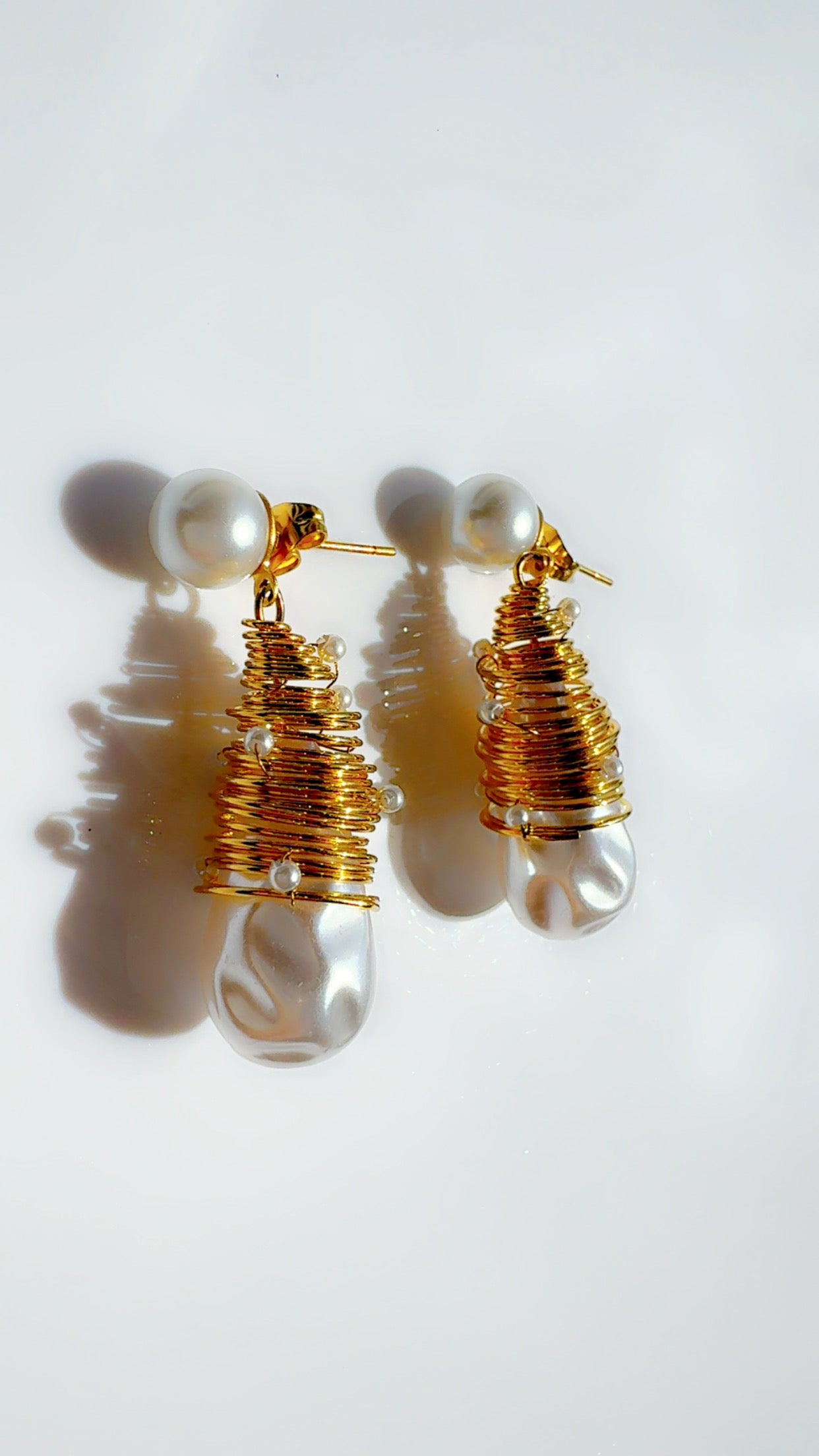 18k Gold Pearl Drop Ear Candy