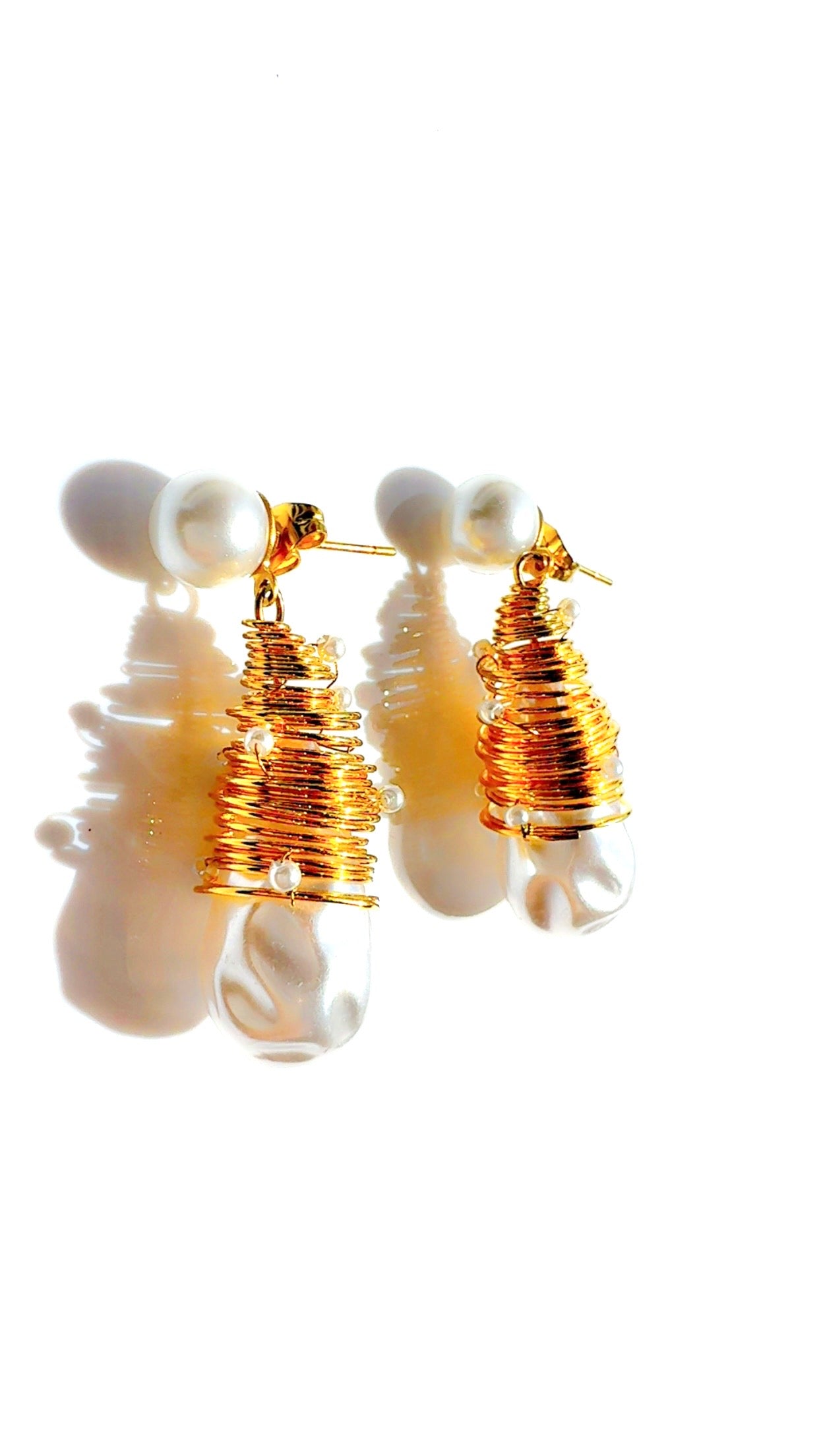 18k Gold Pearl Drop Ear Candy