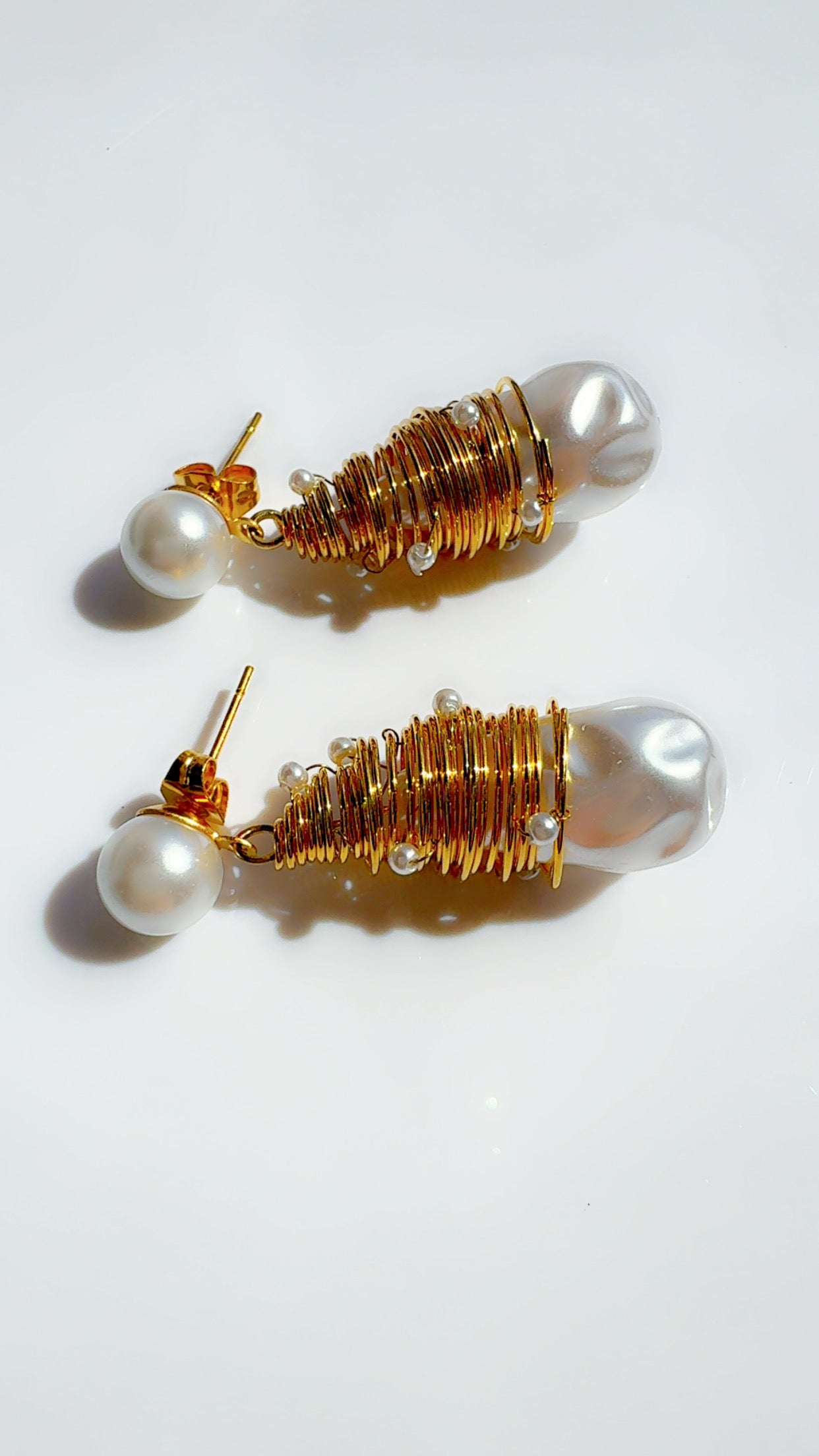 18k Gold Pearl Drop Ear Candy