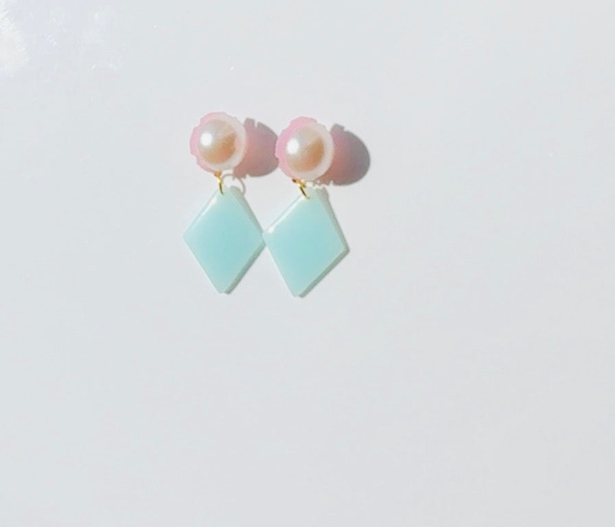 Big Pearl Diamond Blue Ear Candy