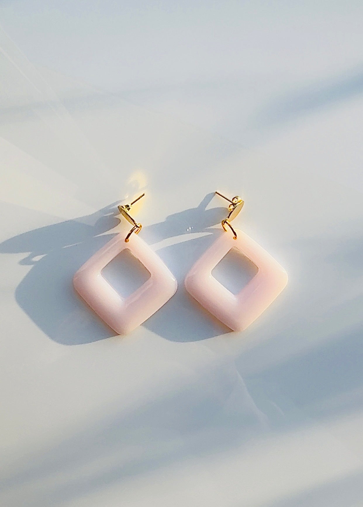 Blush Pendulum Square Earrings ￼