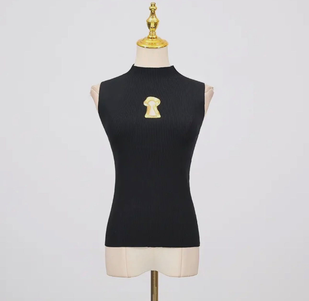 Key Hole Sleeveless Vest