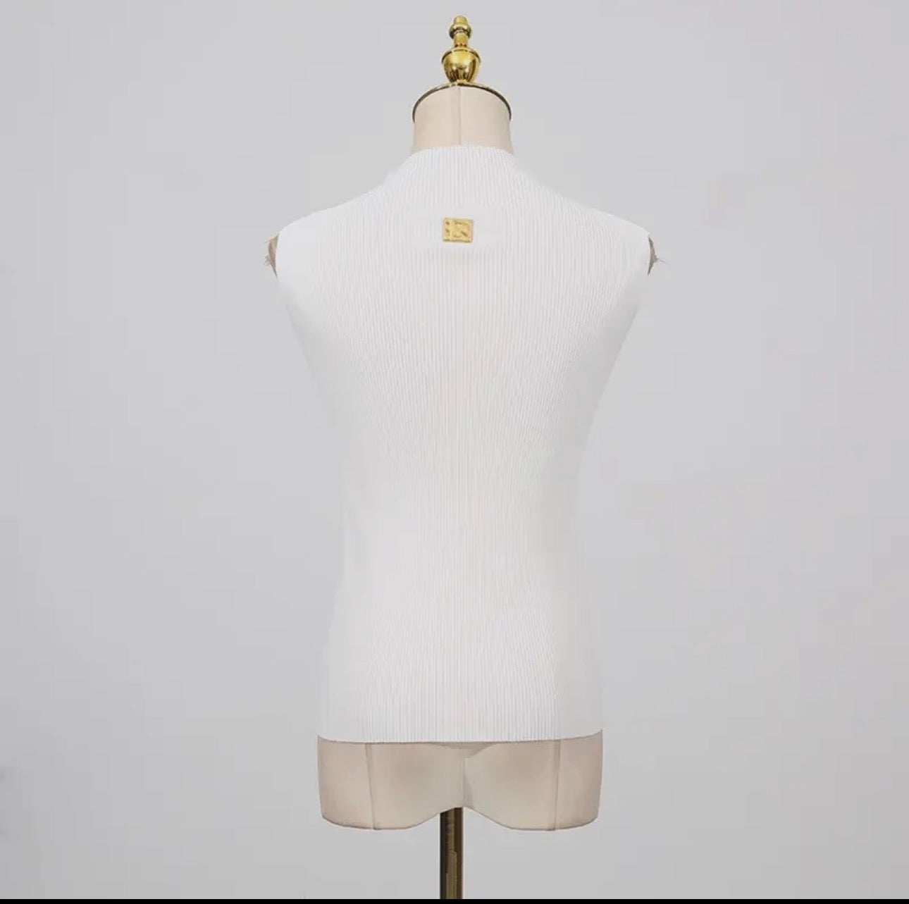 Key Hole Sleeveless Vest