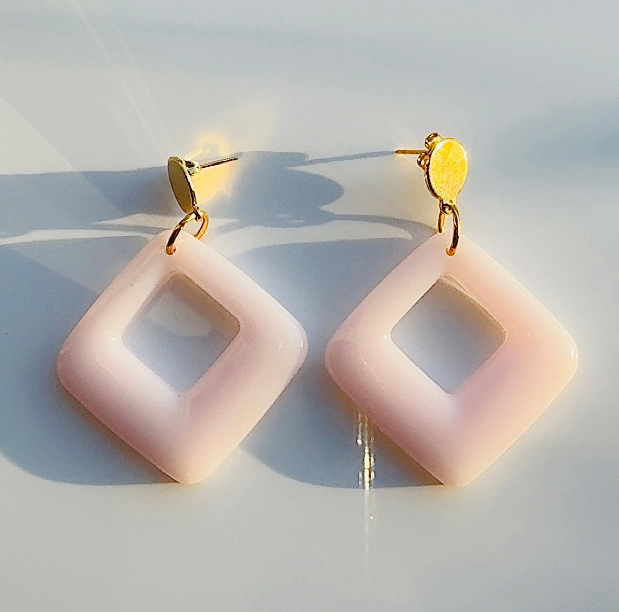 Blush Pendulum Square Earrings ￼