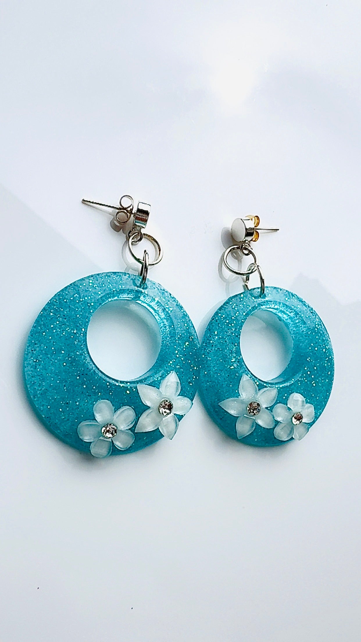 ￼Blue Basket of Flowers Earrings