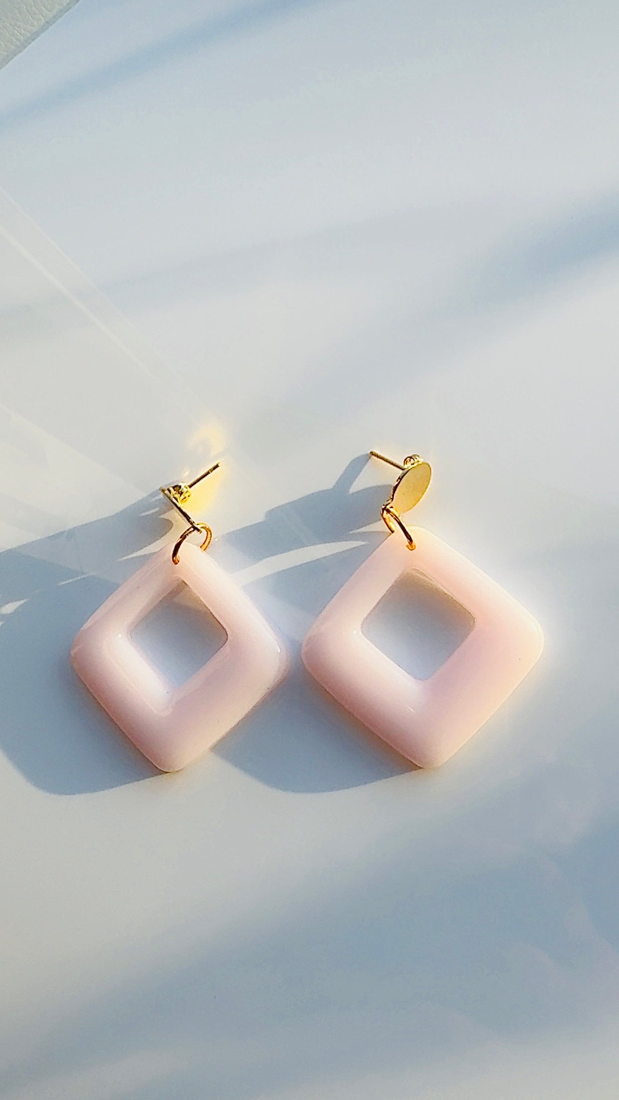 Blush Pendulum Square Earrings ￼