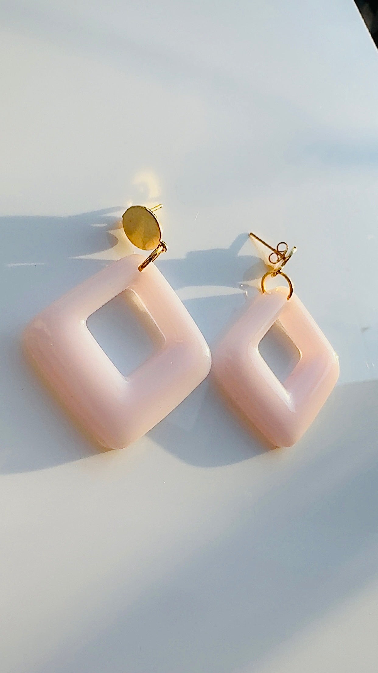 Blush Pendulum Square Earrings ￼