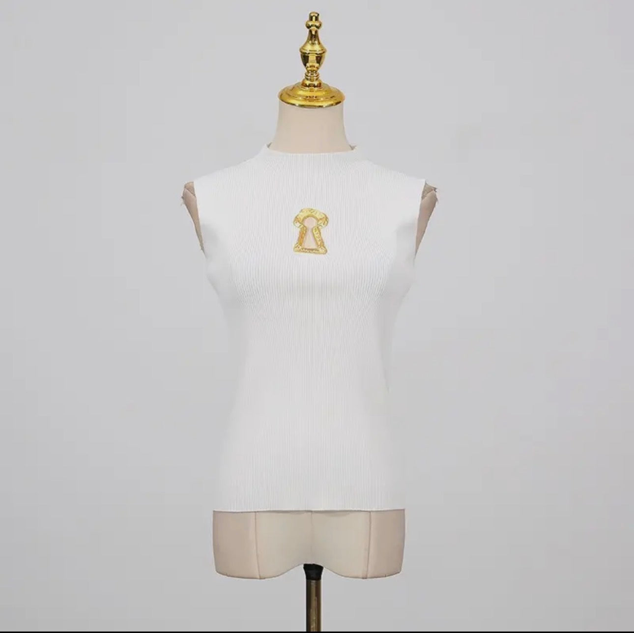 Key Hole Sleeveless Vest