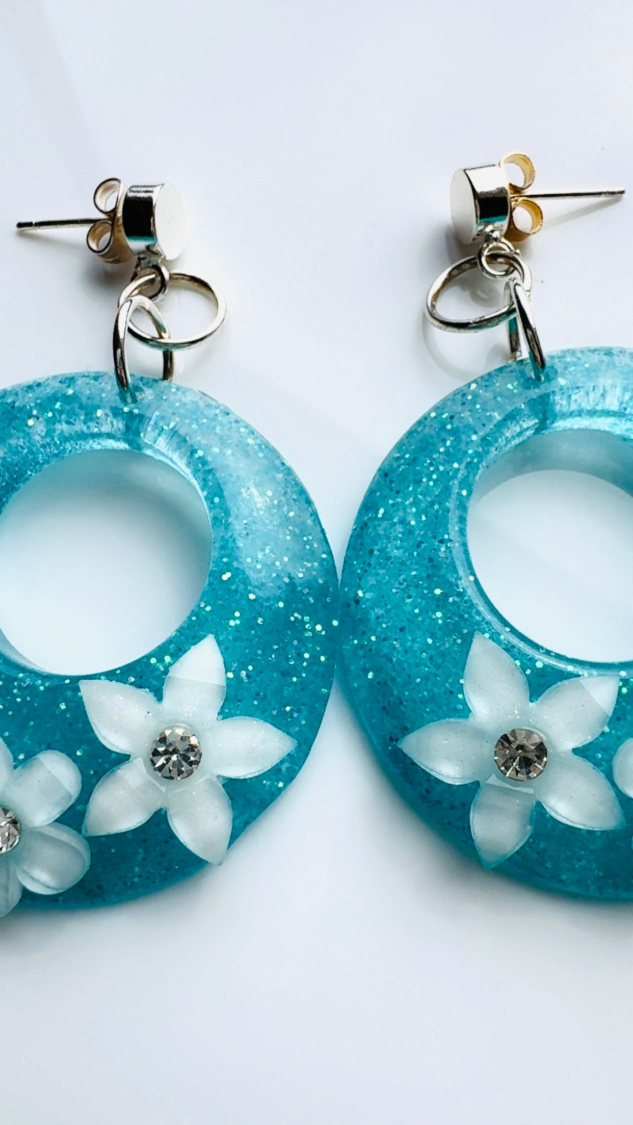 ￼Blue Basket of Flowers Earrings