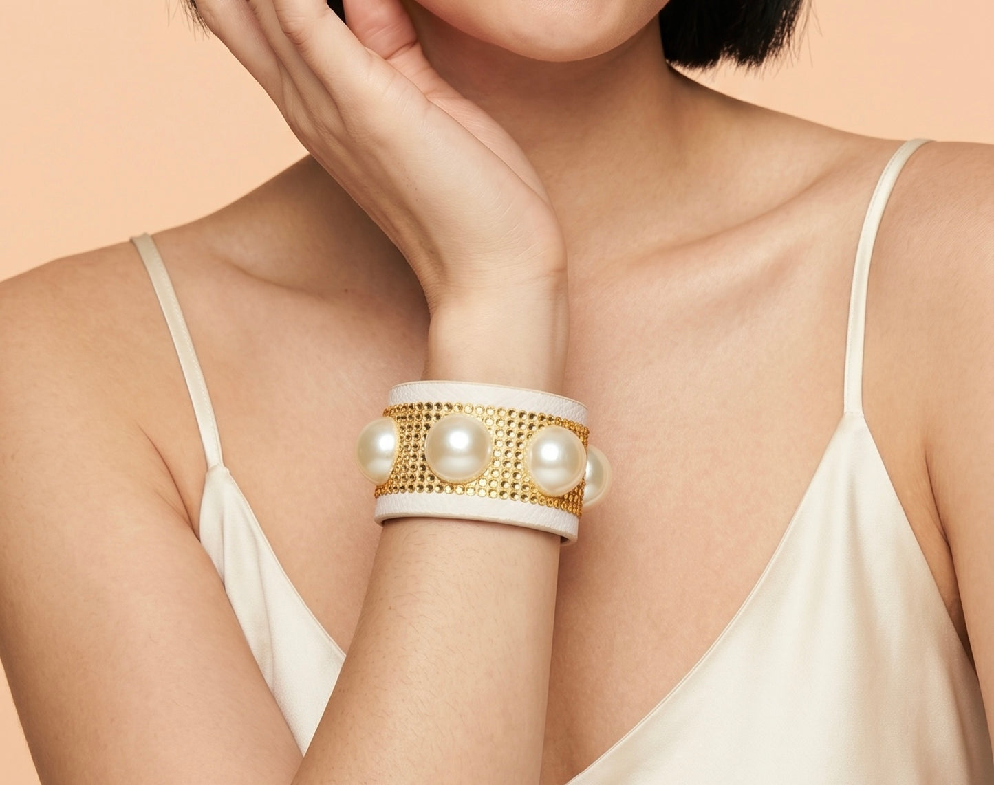 Big Pearl Leather Cuff