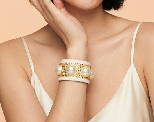 Big Pearl Leather Cuff