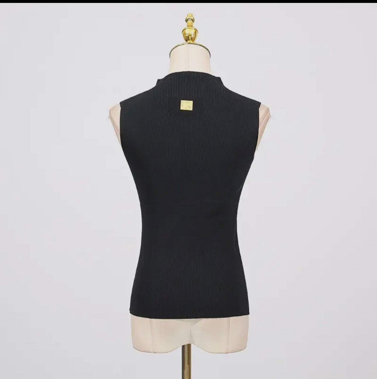 Key Hole Sleeveless Vest