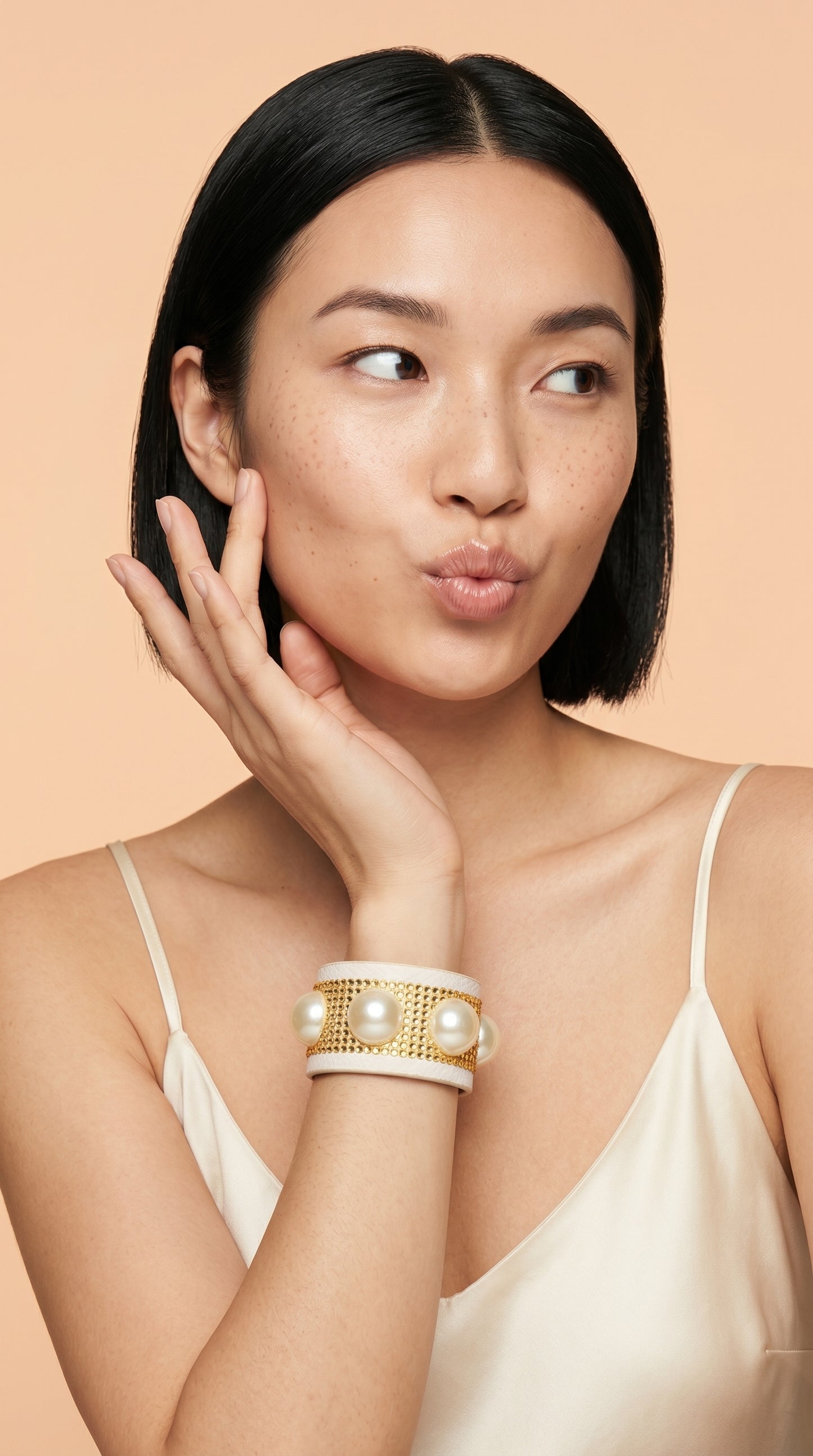 Big Pearl Leather Cuff